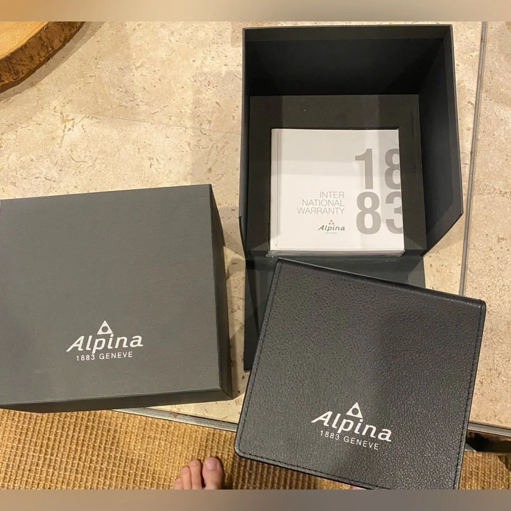 Alpina Apliner 4 Automatic Swiss Watch; 44 mm - Picture 4 of 9